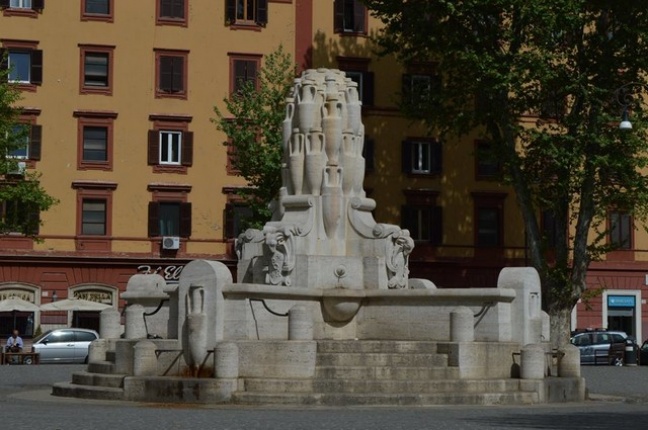 &quot; Le fontane rionali di Pietro Lombardi &quot;