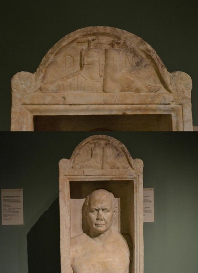 " Altare funerario dell'antica Roma "