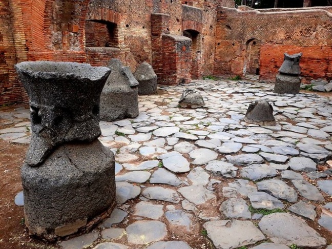 " Le macine di Ostia antica "